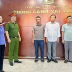 Cựu chủ tịch xã và 2 giám đốc bị bắt vì ‘rút ruột’ đường giao thông