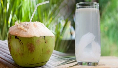Nước dừa tốt cho sức khỏe nhưng 3 kiểu uống này có thể phản tác dụng